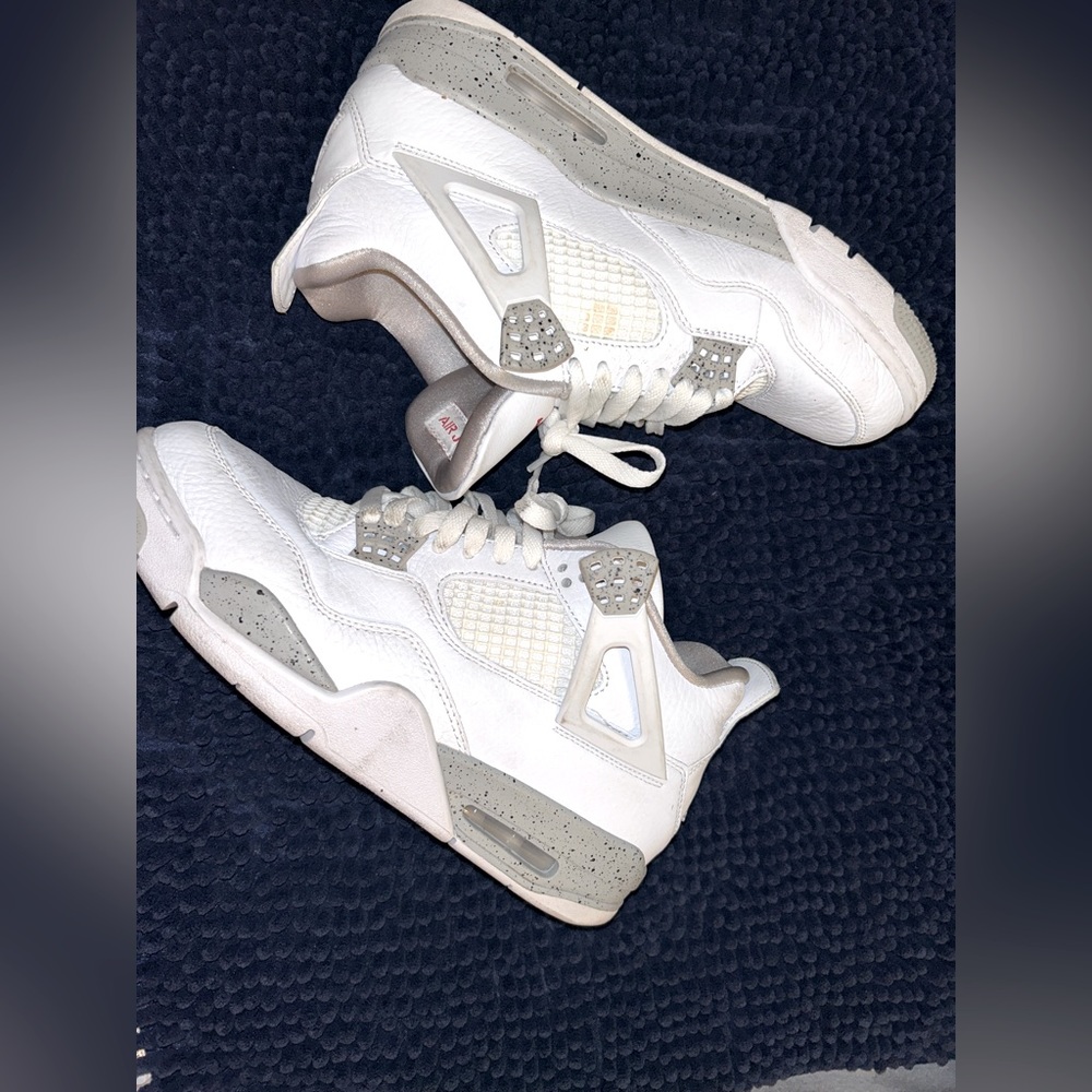 Air Jordan 4 Retro: Gently Worn, easy to clean, still have box